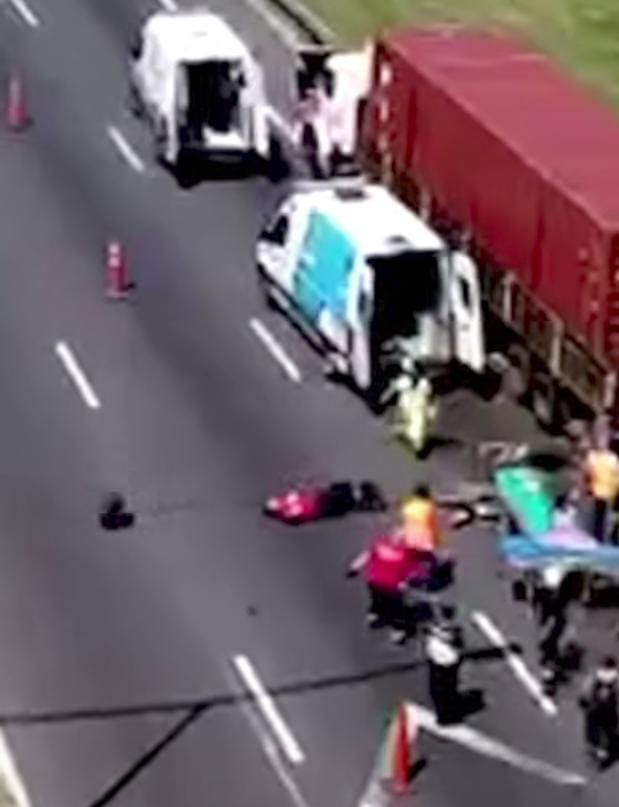 NOTICIAS ESCOBAR:ACCIDENTE EN LA PANAMERICANA: MEJORA LA SALUD DEL SOCORRISTA DE DEFENSA CIVIL HERIDO DURANTE EL OPERATIVO